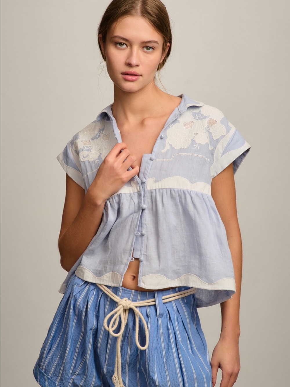 Maeve Appliqué Babydoll Button Front Blouse size Large